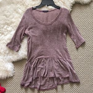 heathered maroon & cream cropped leave shirt